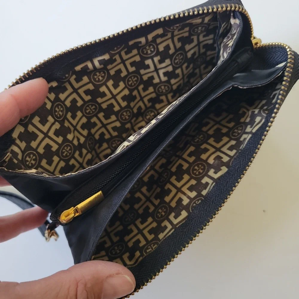 Tory Burch Black Nylon Wristlet Pouch Gold Tone Logo Cocktail Compact Minimalist